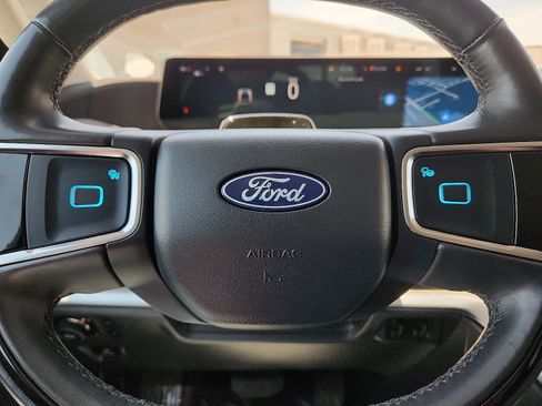 Used 2025 Ford Expedition Max Platinum AWD/4WD image 19