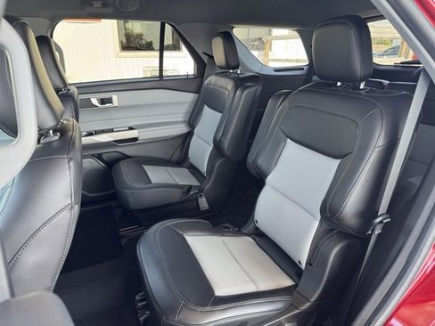 Used 2022 Ford Explorer XLT w/ Equipment Group 202A image 21