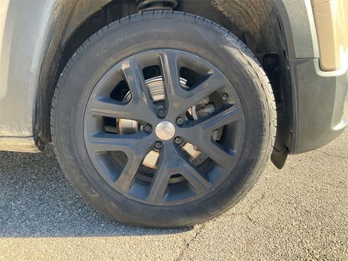 Used 2015 Jeep Renegade Latitude image 10