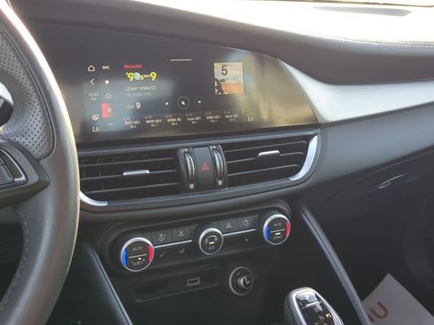 Used 2024 Alfa Romeo Giulia Veloce image 23