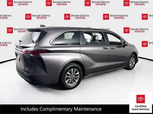 Certified 2022 Toyota Sienna XLE FWD image 5