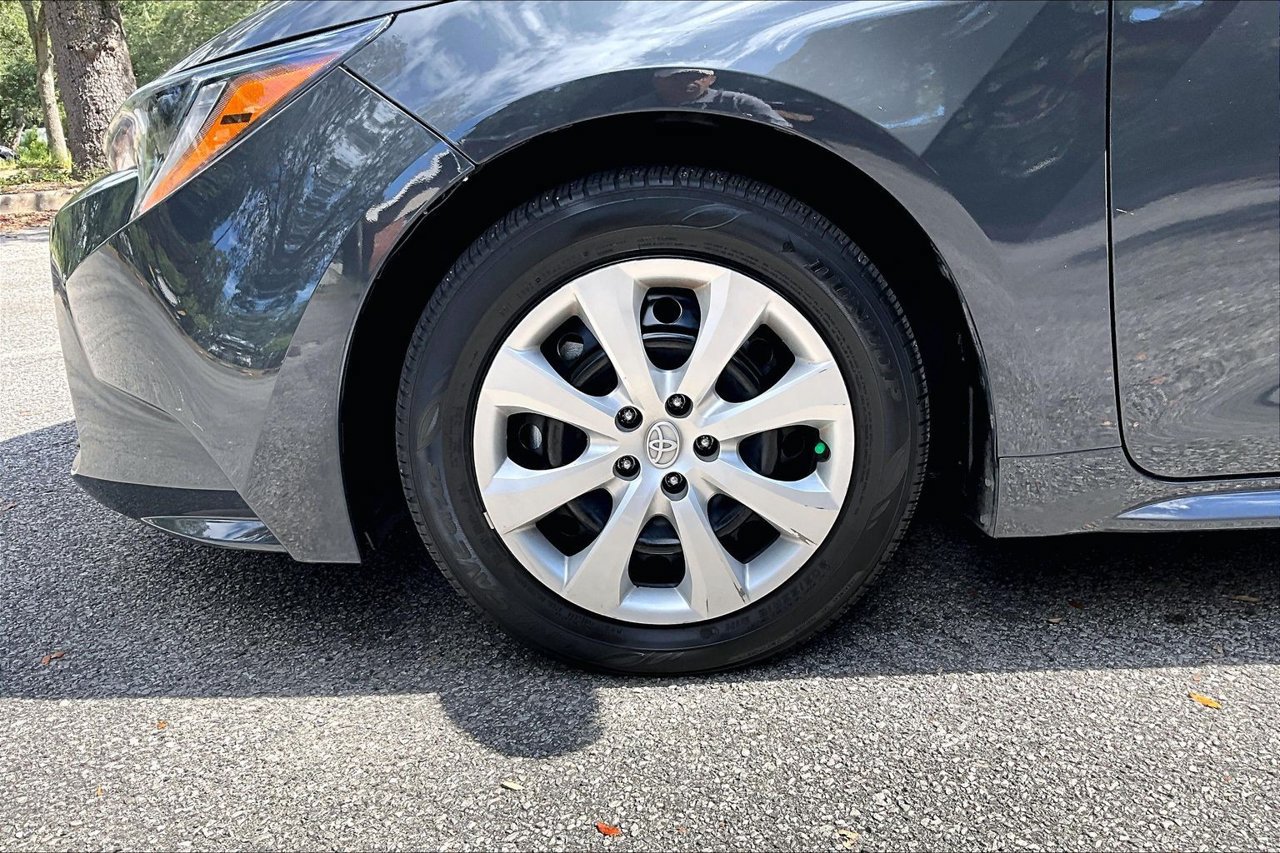 Used 2025 Toyota Corolla LE FWD image 35