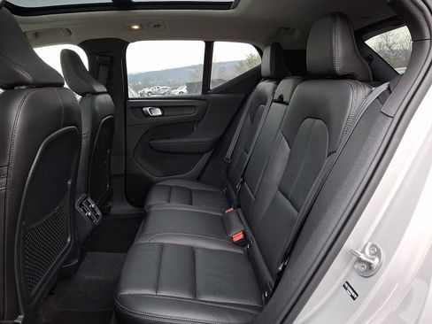 Certified 2025 Volvo XC40 B5 Plus image 10