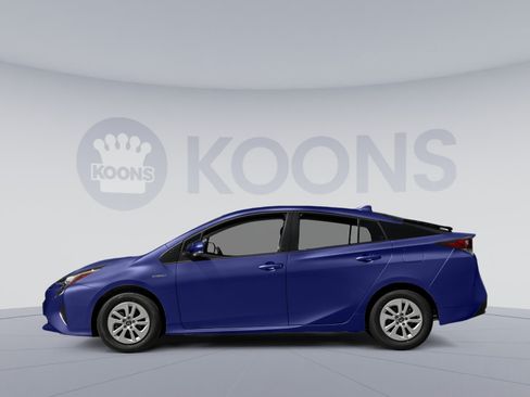 Used 2017 Toyota Prius Three w/ Advanced Technology Package FWD image 4