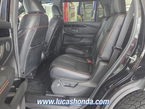 Used 2024 Honda Pilot TrailSport image 8