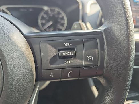 Used 2024 Nissan Rogue S FWD image 27
