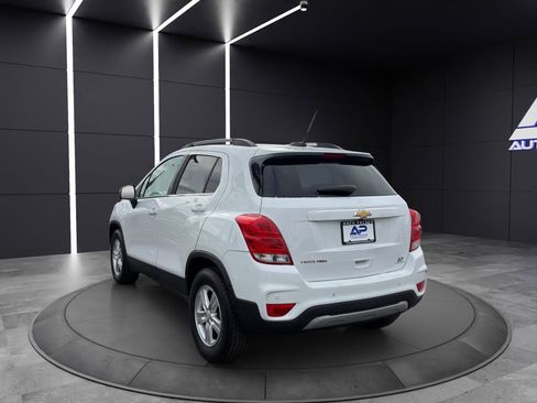 Used 2022 Chevrolet Trax LT w/ Driver Confidence Package image 4