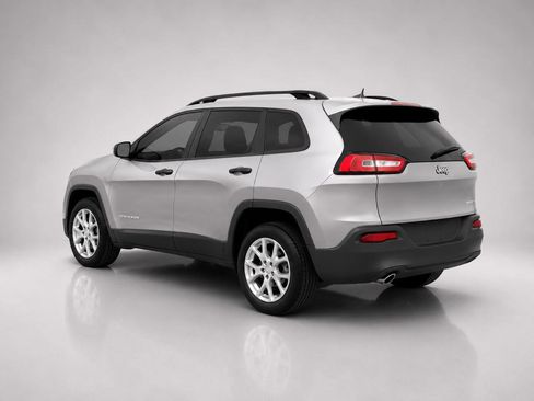 Used 2016 Jeep Cherokee Sport FWD image 3