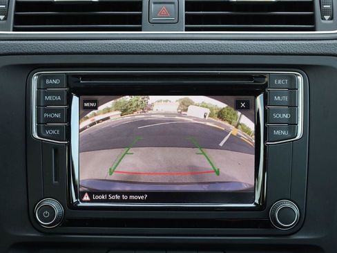 Used 2017 Volkswagen Jetta SE FWD image 38