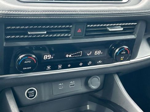 Used 2023 Nissan Rogue SV image 32