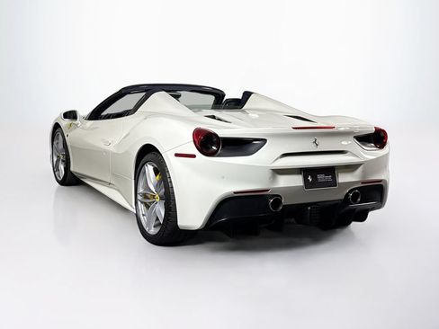 Used 2018 Ferrari 488 Spider RWD image 2