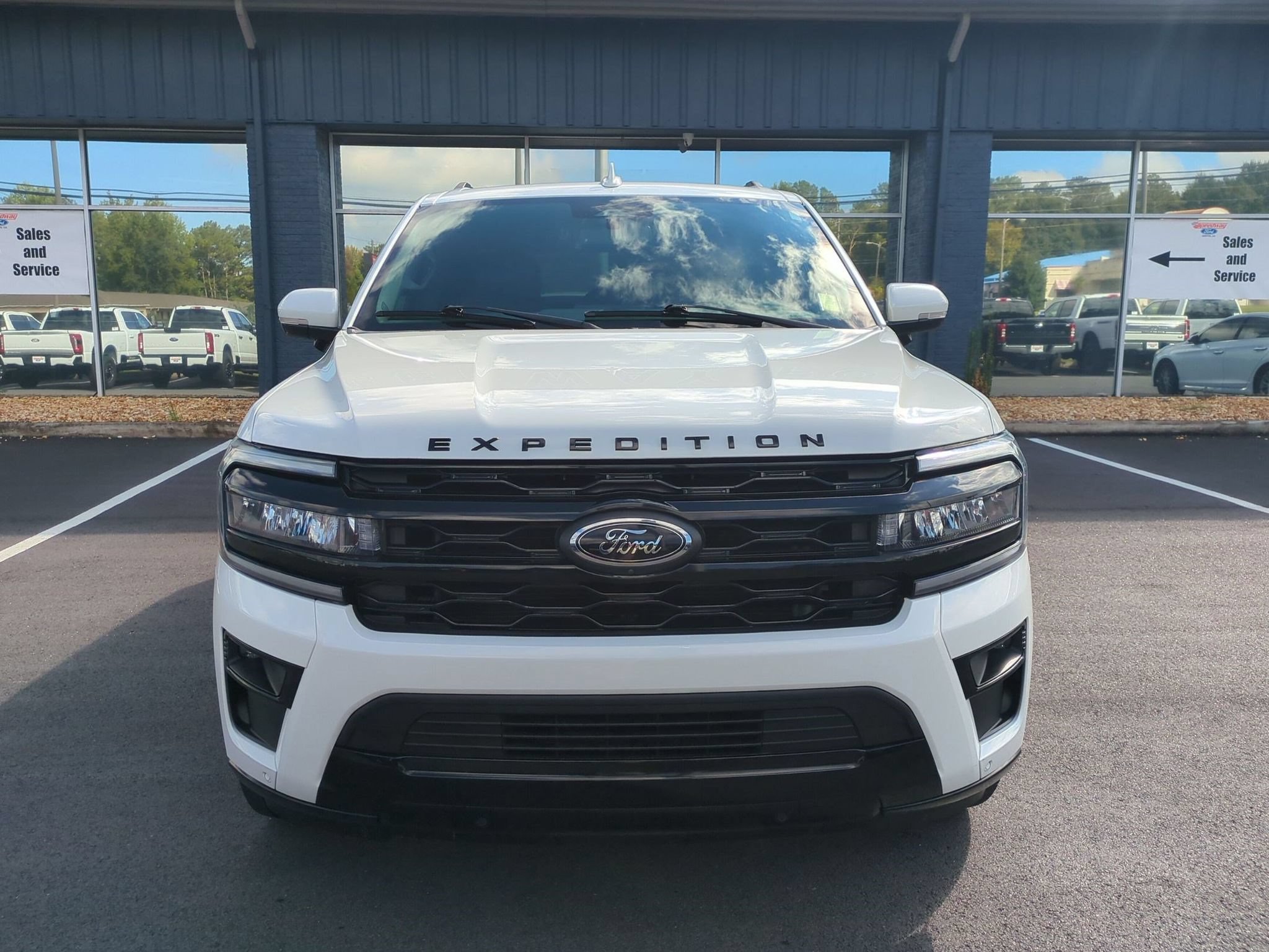 Certified 2023 Ford Expedition Limited RWD image 2
