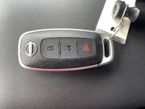 Used 2025 Nissan Kicks SR FWD image 29