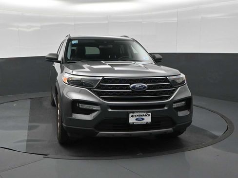 Used 2021 Ford Explorer XLT w/ Equipment Group 202A AWD/4WD image 3