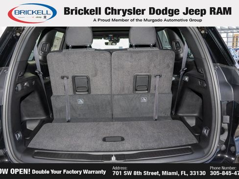 New 2025 Jeep Grand Cherokee L Laredo image 9