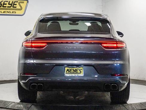 Certified 2022 Porsche Cayenne Turbo AWD/4WD image 3