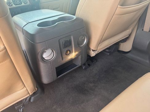 Used 2014 Ford F250 Lariat w/ Lariat Interior Package image 11
