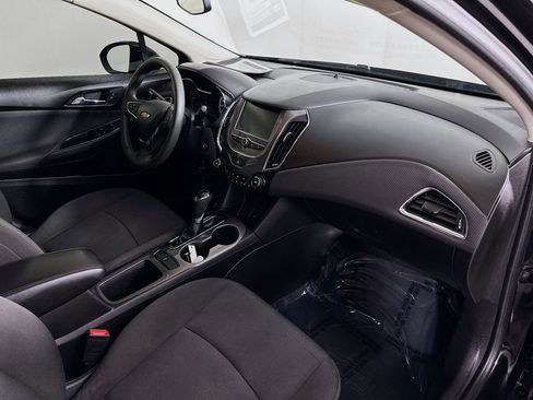 Used 2018 Chevrolet Cruze LT w/ Convenience Package FWD image 33