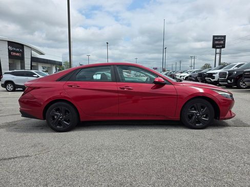 Used 2021 Hyundai Elantra SEL FWD image 8