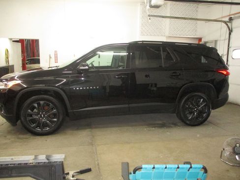 Used 2019 Chevrolet Traverse RS image 2