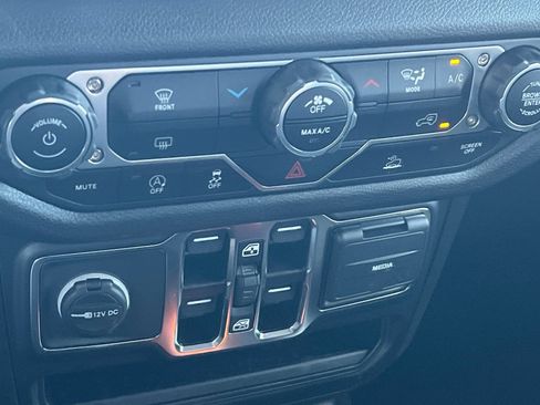 Used 2024 Jeep Gladiator Sport image 16