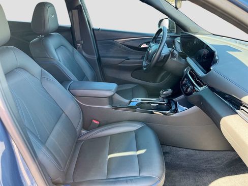 Used 2025 Buick Envista Sport Touring FWD image 25