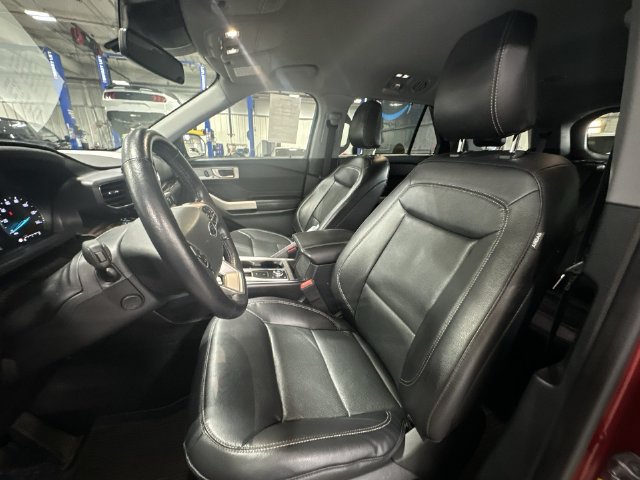 Used 2021 Ford Explorer Limited w/ Equipment Group 301A AWD/4WD image 17