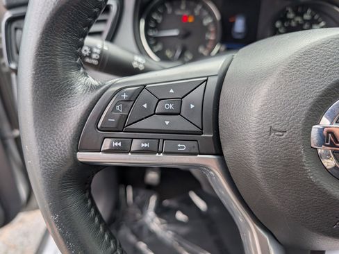 Used 2018 Nissan Rogue SV AWD/4WD image 15