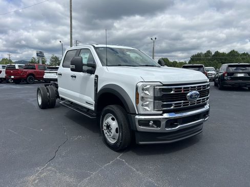 New 2025 Ford F450 XL w/ XL Chrome Package image 3