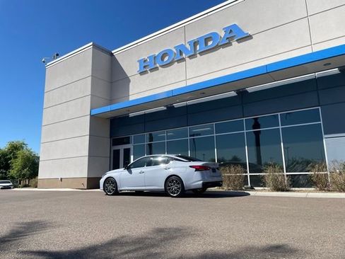Used 2023 Nissan Altima 2.0 SR FWD image 17