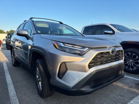 Used 2025 Toyota RAV4 XLE w/ Convenience Package FWD image 3