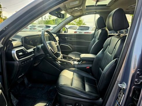Used 2023 Kia Telluride EX w/ EX Captain's Chair Package FWD image 17