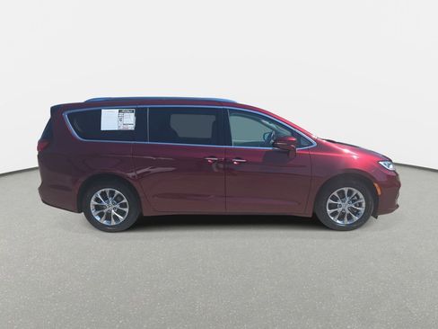 Used 2021 Chrysler Pacifica Touring-L w/ Premium & Safety Sphere Group FWD image 4