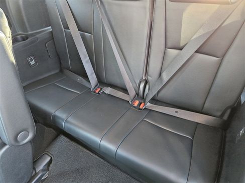 Used 2024 Toyota Highlander XLE image 31