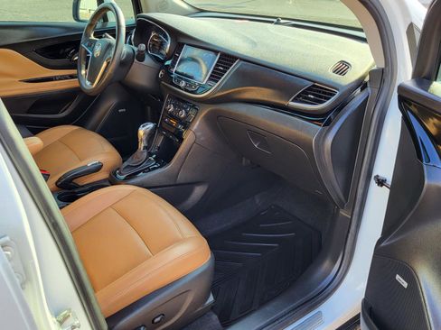 Used 2018 Buick Encore Premium image 9