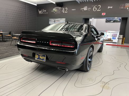 Certified 2023 Dodge Challenger R/T w/ Plus Package image 5