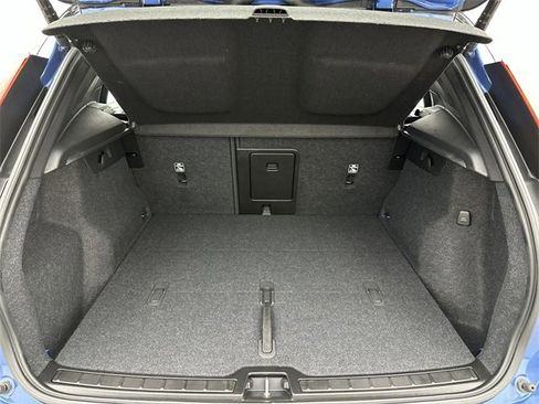 Used 2021 Volvo XC40 T5 R-Design w/ Advanced Package image 24