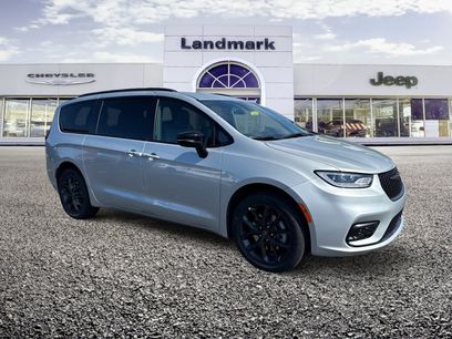 New 2026 Chrysler Pacifica Select w/ S Appearance Package