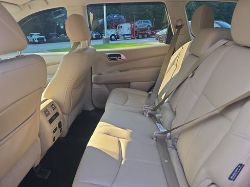 Used 2019 Nissan Pathfinder SL FWD image 13
