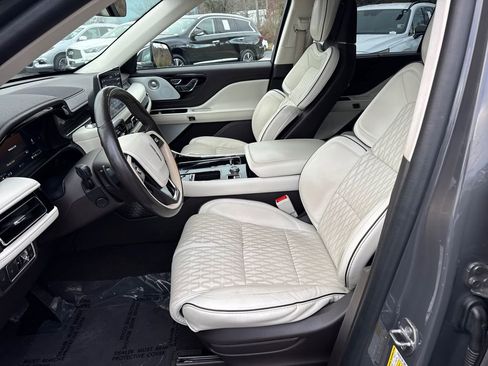 Used 2021 Lincoln Aviator Black Label w/ Class IV Trailer Tow Package image 9