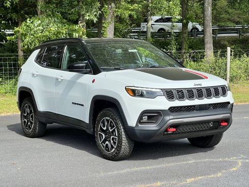 Certified 2025 Jeep Compass Trailhawk w/ Trailhawk Elite Group AWD/4WD image 1