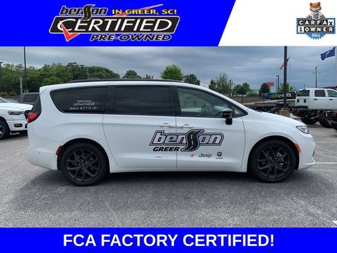 Certified 2023 Chrysler Pacifica Limited w/ Uconnect Theater Family Group FWD image 1