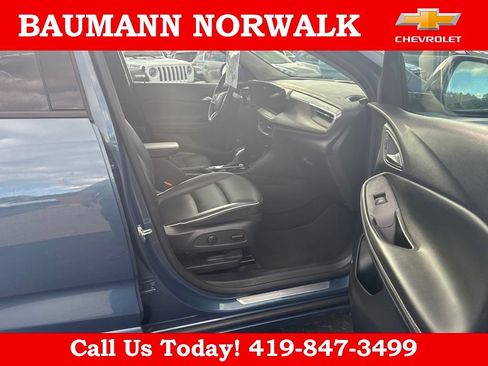 Used 2024 Buick Encore GX Avenir w/ Avenir Convenience Package FWD image 11