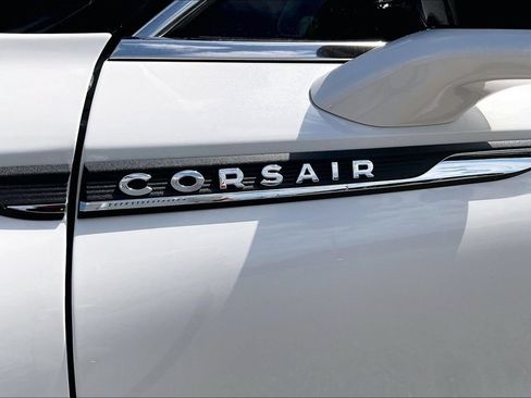 Used 2025 Lincoln Corsair FWD image 8