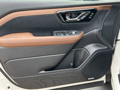 New 2025 Subaru Forester Touring image 14