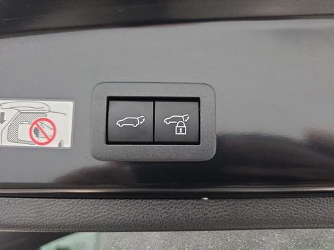 Used 2025 Toyota Corolla Cross XLE w/ Convenience Package AWD/4WD image 33