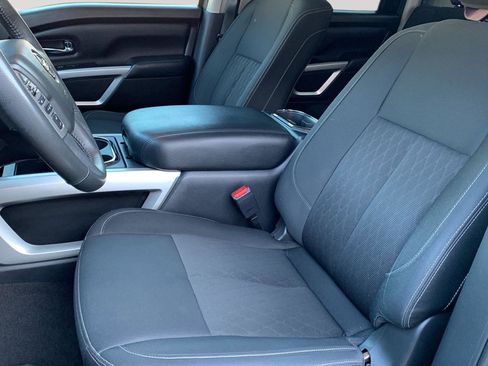 Used 2019 Nissan Titan SV w/ SV Convenience Package image 18