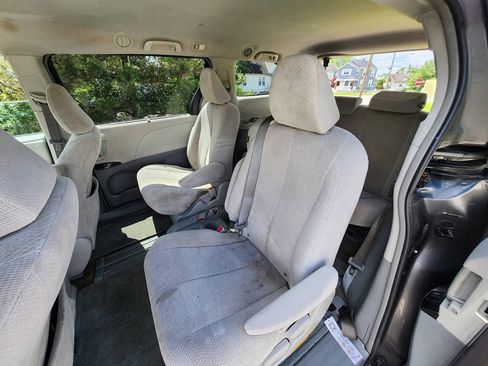 Used 2014 Toyota Sienna LE FWD image 12
