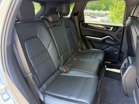 Used 2020 Porsche Cayenne AWD/4WD image 42