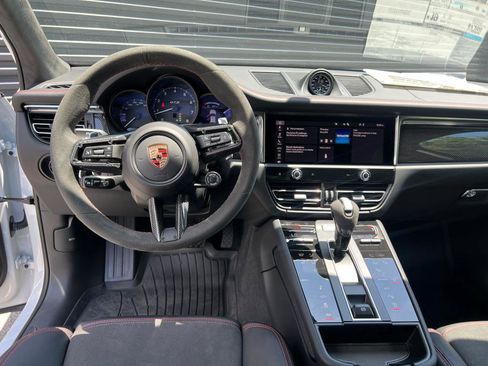 New 2025 Porsche Macan GTS image 18